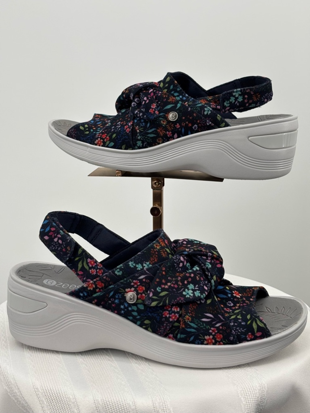 Bzees Navy Floral Bow Slingback Sandals Size 9